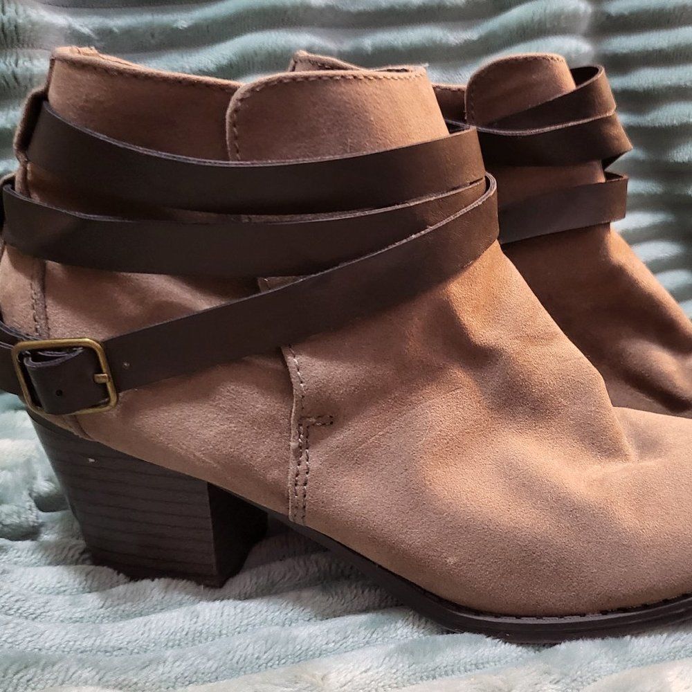 Mossimo Supply Co. Buckle Strap Ankle Booties | Women's Size 8